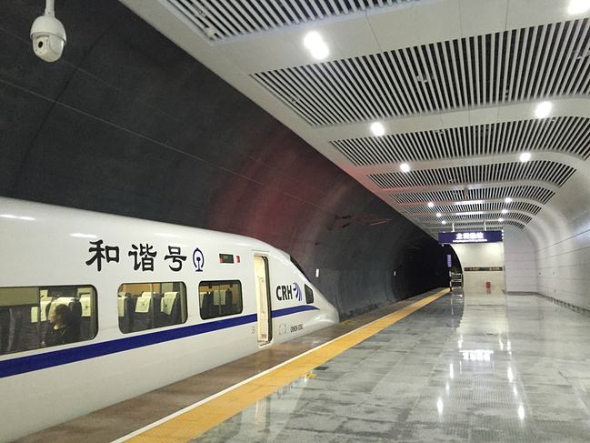 高铁站铝条扣天花